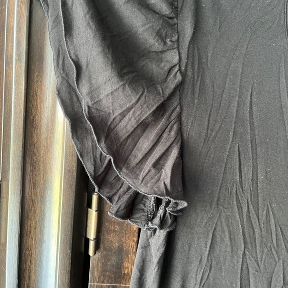 NWT Chaser Flouncy Sleeve Hi-Lo Tee, True Black, Medium - Picture 2 of 4